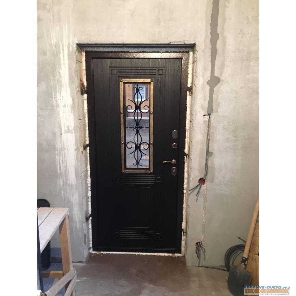 Входная дверь со стеклопакетом и ковкой Венеция (Антик медь / Венге)