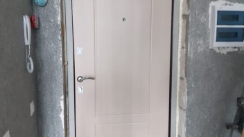 Входная дверь Форт Эконом люкс в цвете Капучино
