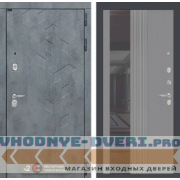 Входная дверь Лабиринт Бетон с Зеркалом 32 тонированным - Серый рельеф софт